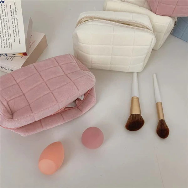 Plush Makeup Bag Checkered Cosmetic Bag Cosmetic Travel Bag - Image 4