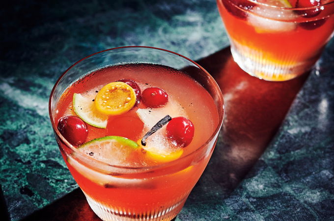 Punch rhum à la clémentine et anneaux de glace aromatique