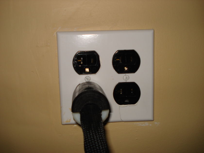Maestro Power Outlet 20A Version
