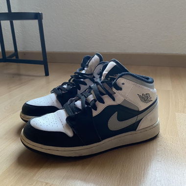 Jordan 1 mid 