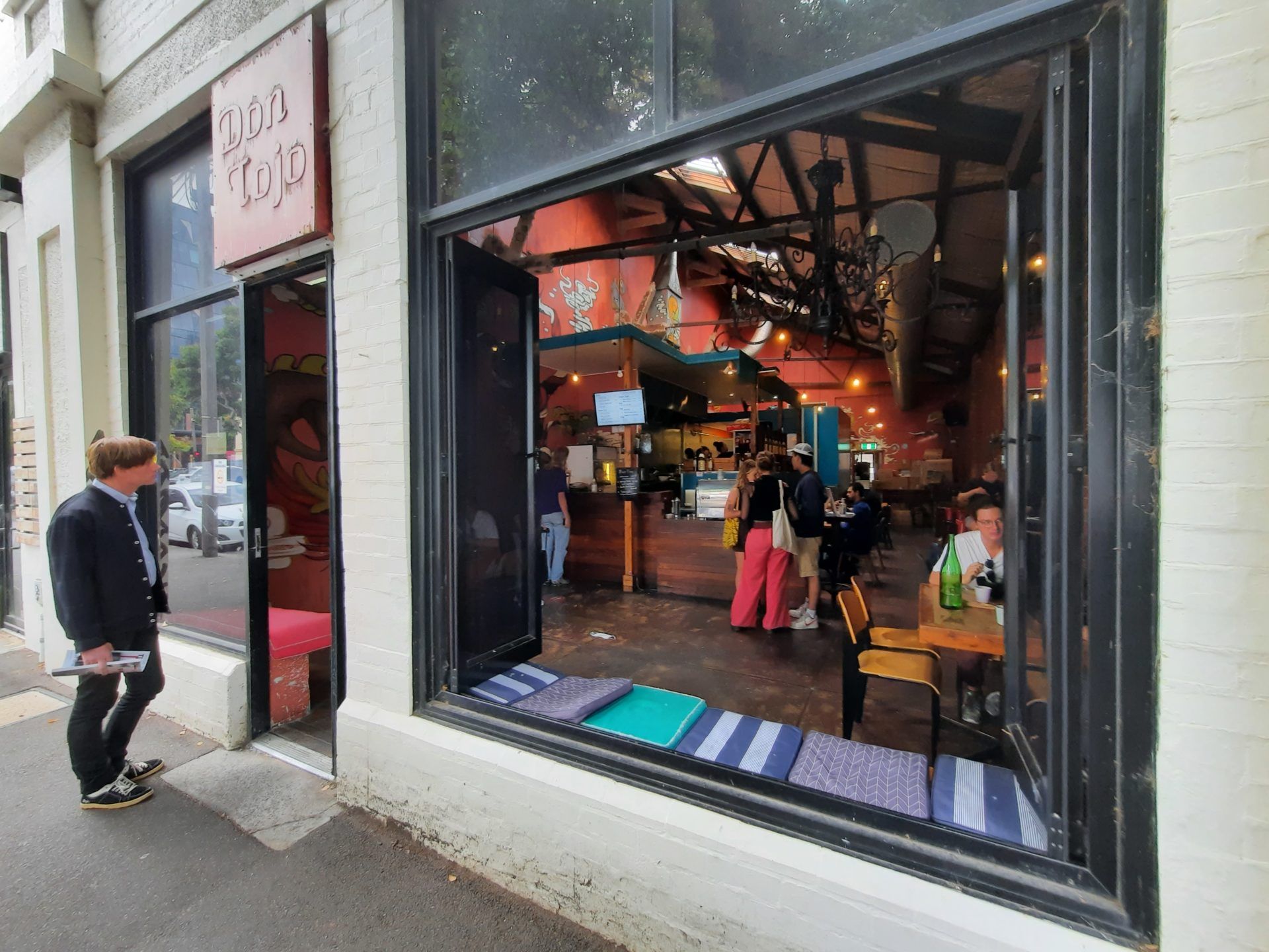 FOR LEASE Spacious & Recently Repainted 2-Bedroom in Stunning Garden Setting - Image 22