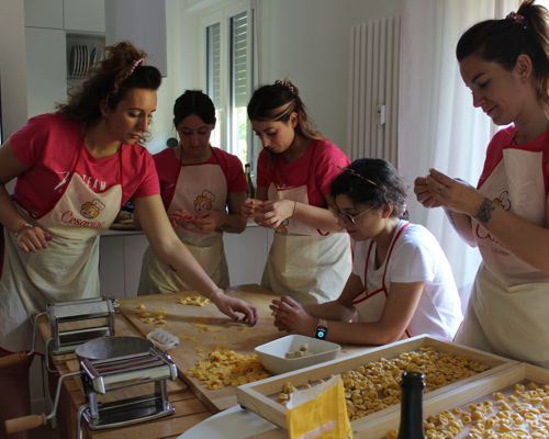 Corsi di cucina Bologna: Addio al Nubilato | Pasta Fresca e Tradizione con Toddina