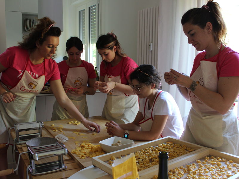Cursos de cocina Bolonia: Despedida de soltera | Pasta fresca y tradición con Toddina