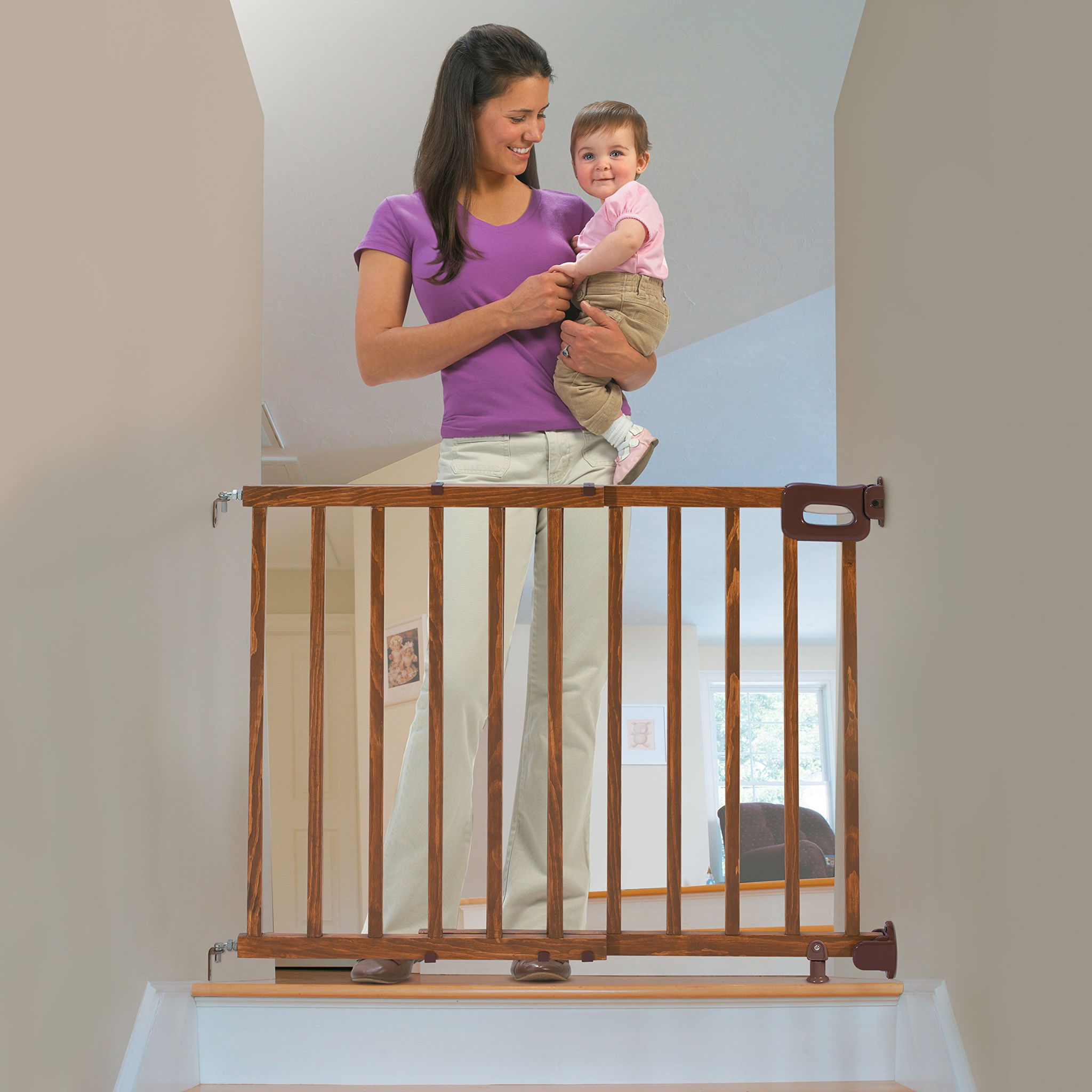 Summer Infant Deluxe Stairway Simple to Secure Gate 07950 vs Summer
