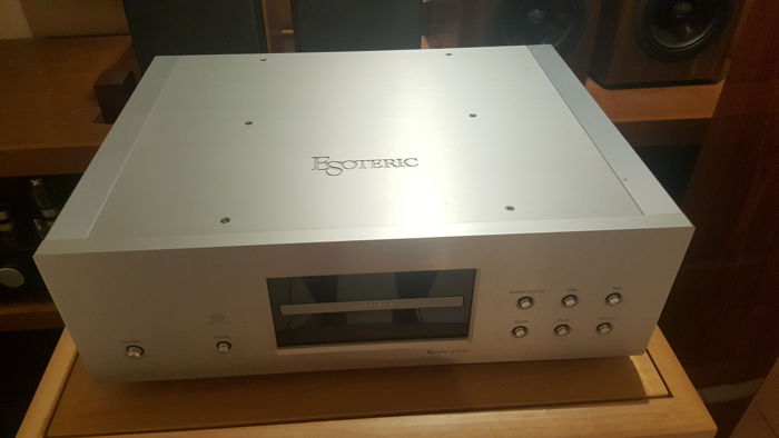 ESOTERIC X01-D2 Reference CD SACD Player