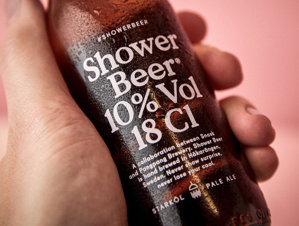 shower-beer_07_hand-holding-bottle_close-up.jpg