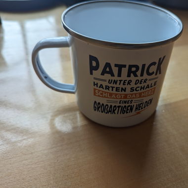 Emaile Tasse Patrick