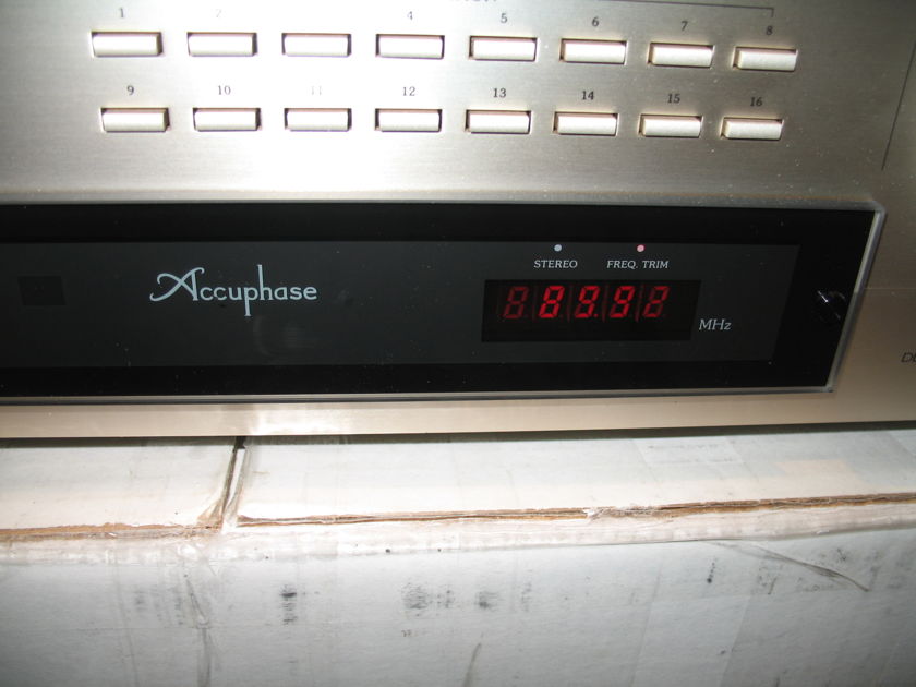 Accuphase T1000 FM Tuner Mint! Please Read!!!