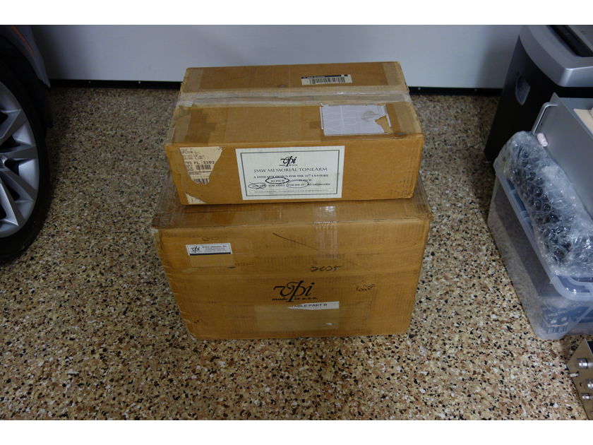 VPI HW-19 mkIII VPI HW-19and JMW10” tonearm: Beautiful with Boxes and Docs