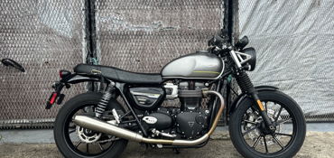 2024 TRIUMPH SPEED TWIN 900 STEALTH EDITION motorcycle for rent near Honolulu, HI