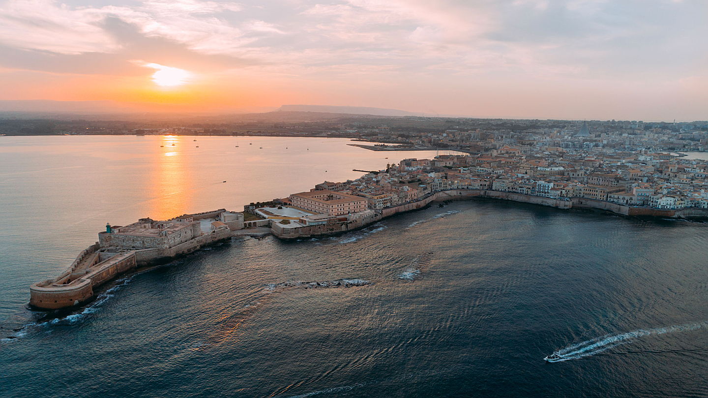  Siracusa
- ortigia-aerea.jpg