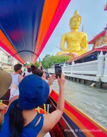 Take photos with Bangkok's biggest Buddha