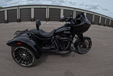 2023 HARLEY-DAVIDSON ROAD GLIDE 3 motorcycle for rent near Peculiar, MO