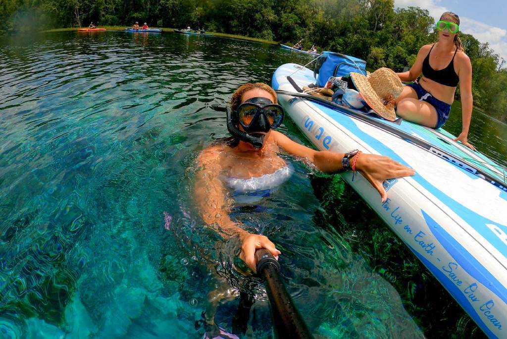 Stand up paddleboarding need to wear essential paddle board accessories to keep your safety