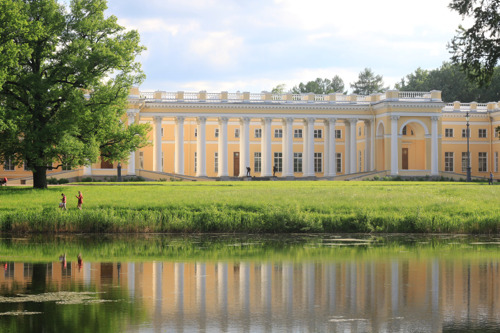 г.Пушкин ( Царское село) и Екатерининский дворец с янтарной комнатной