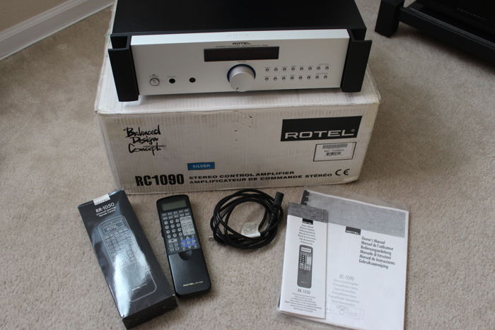 Rotel RC-1090 Silver in Excellent condition