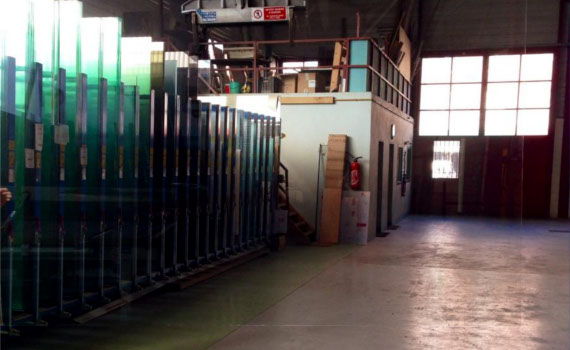 Halle de stockage des plateaux de verre de l’atelier Rossio à Montreuil