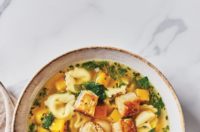 Soupe-repas aux tortellinis et à la courge