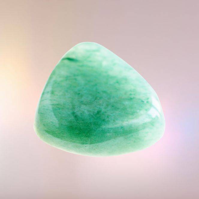 Aventurine verte – pierre de confiance, de calme et de chance, idéale pour apaiser les enfants et renforcer l’harmonie familiale.