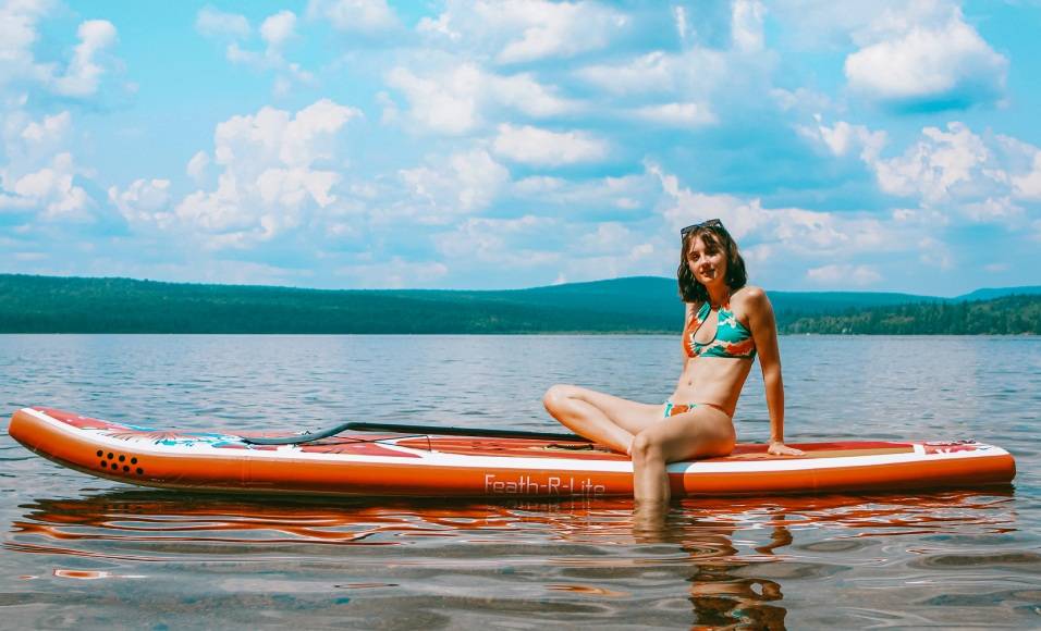 Blow up stand up paddleboards in Canada have good quality with cheap paddle boards