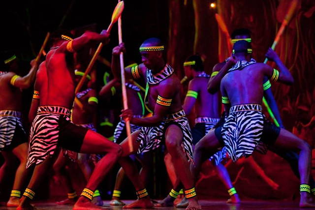 Cat Dancers and a Delicious Game BBQ Dinner