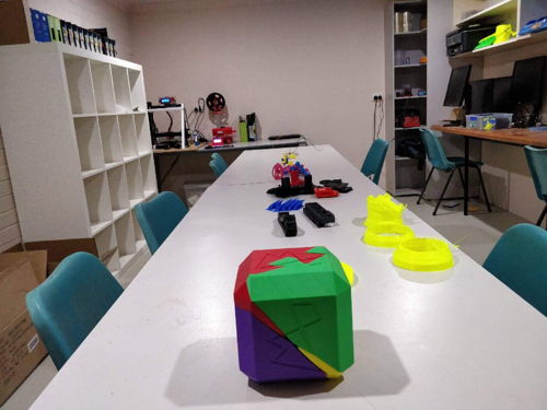 Maida Vale Maker Space with a facilitator