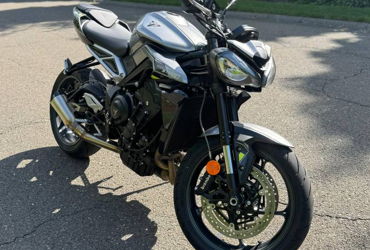 2024 TRIUMPH STREET TRIPLE 765 R motorcycle for rent near Norwalk, CT