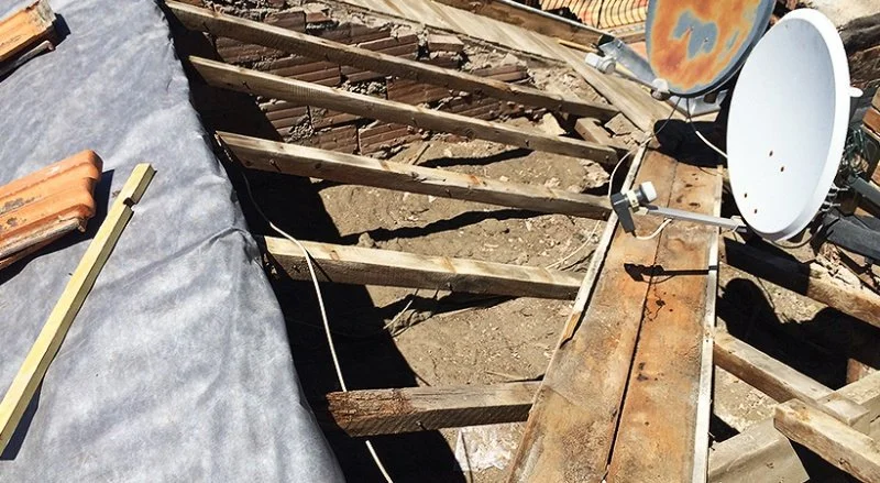 Rénovation d’une toiture en tuiles de Marseille sur une villa à La Turbie — CEG TOITURE, couvreur à Nice