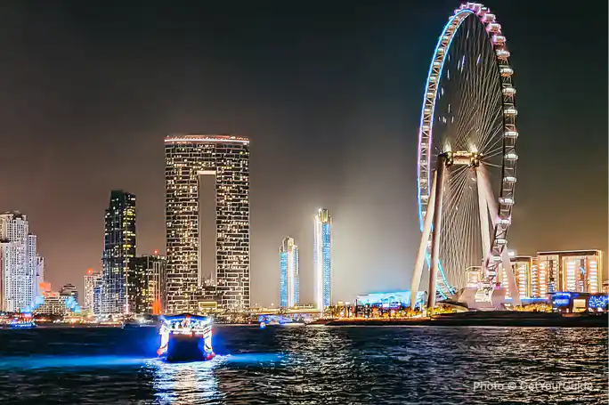 Dubai: Mega Yacht Cruise with Buffet Dinner