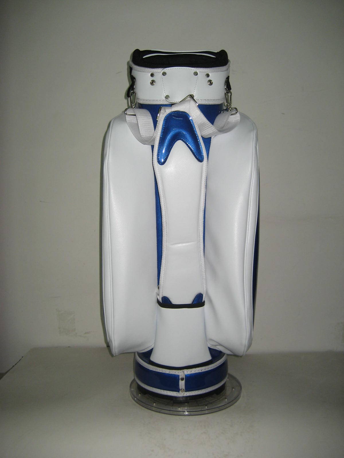 Customised football club golf bags by Golf Custom Bags 95