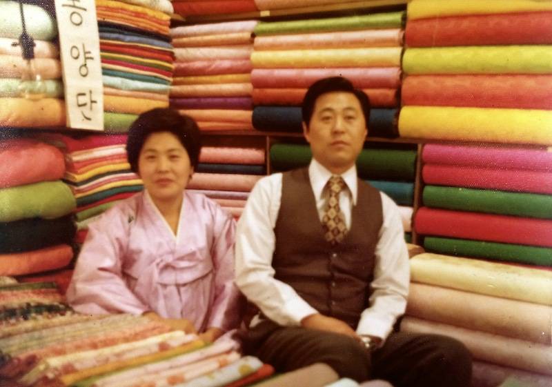 FAMILY BUSINESS IN LOS ANGELES SELLING HANBOKS SINCE 1993.