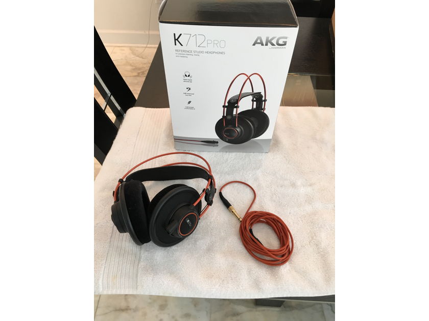 AKG Acoustics K712 PRO low hours + Free Bluetooth Headphones SIYOTO