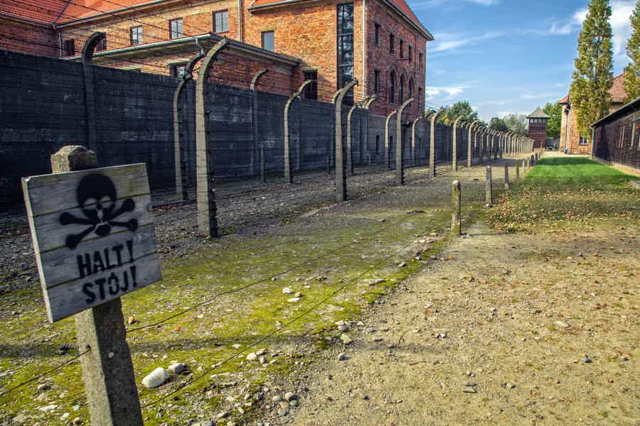 Auschwitz-Birkenau and Salt Mine Guided Tour - photo 2