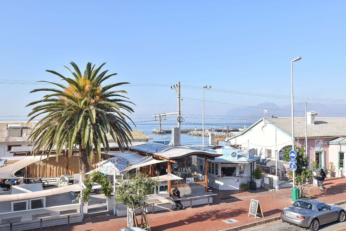  Kalk Bay
- This superb apartment, in the heart of Kalk bay, is situated on the main road giving one a birds eye view of all the action, vibey shops and restaurants and of course the sea. The current owners extensively renovated the property to exceptionally high standards with double glazed aluminium windows, air conditioning, underfloor heating, new floors, electric security shutters, new plumbing and electrics. There are 2 bedrooms, 2 bathrooms, open plan living and dining room and fully fitted kitchen.