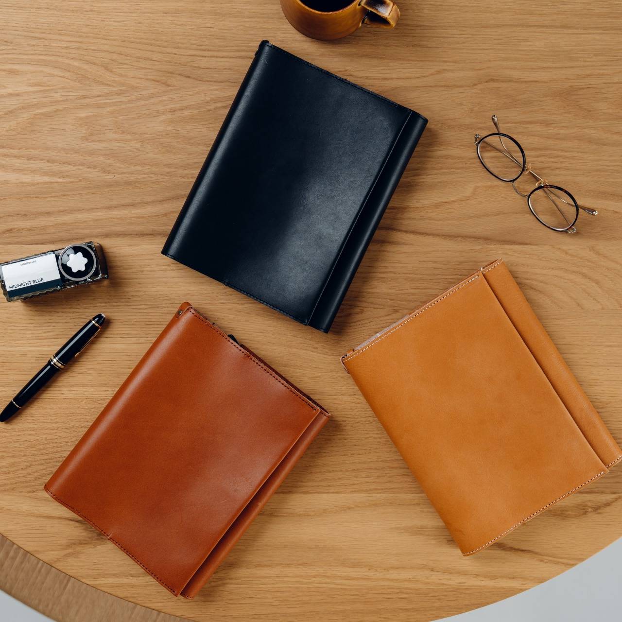 Notebook cover for carrying around a pen, A5 size, Tochigi