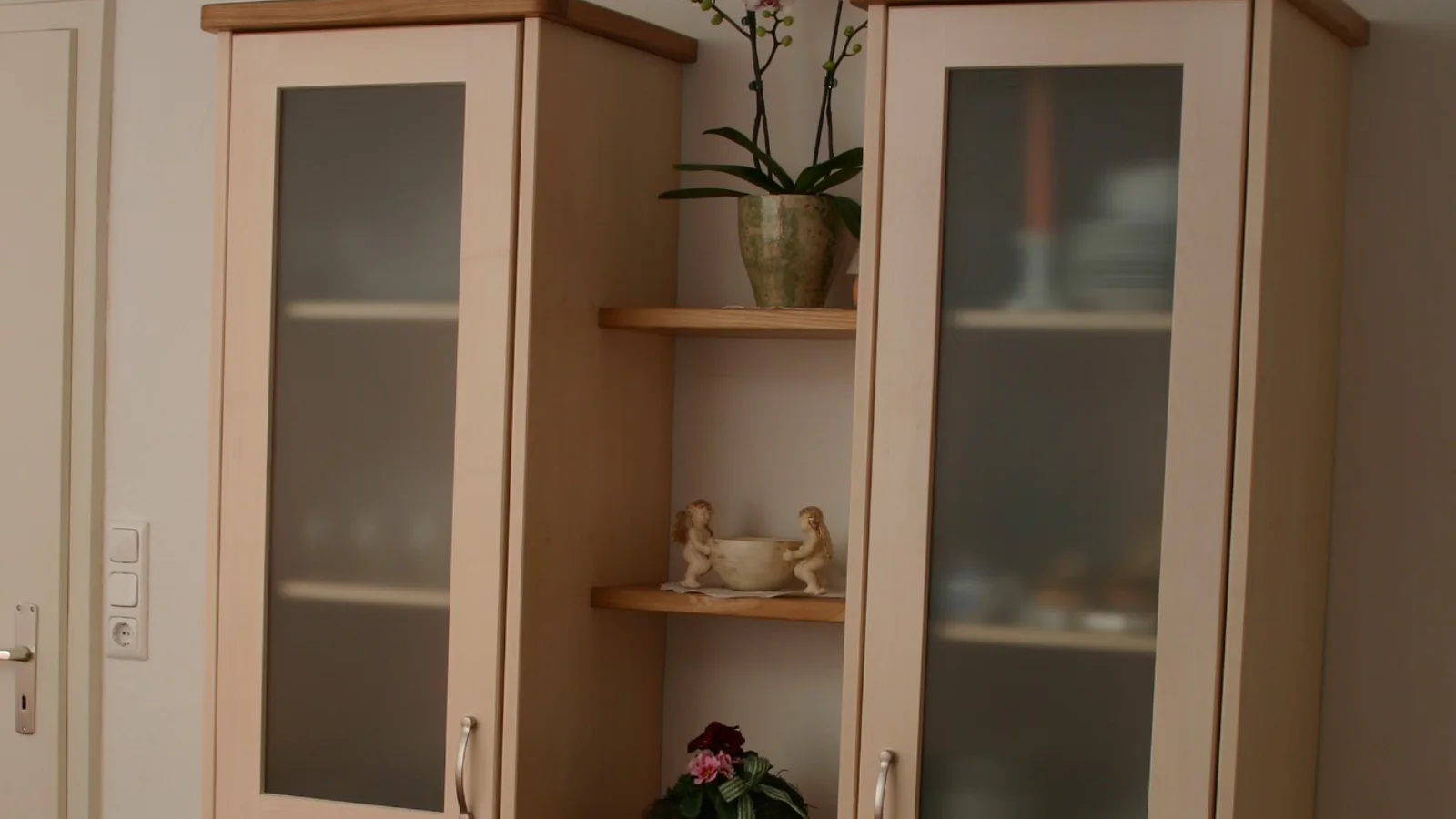 Geschirrschrank für die Küche