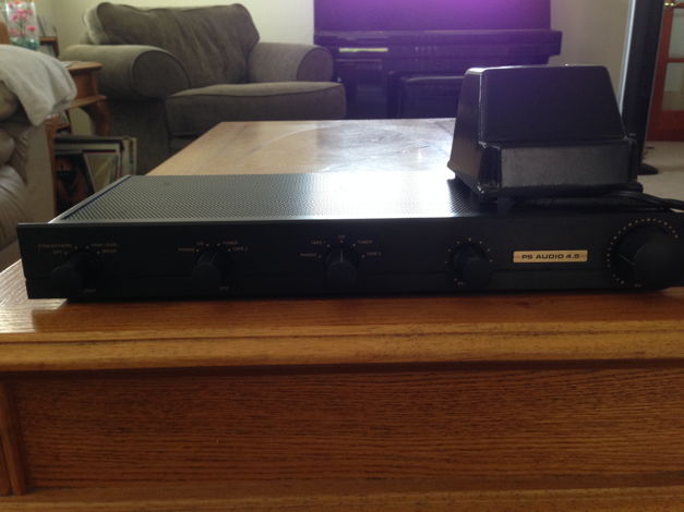 PS Audio 4.5  Excellent PS Audio 4.5 preamp with phono