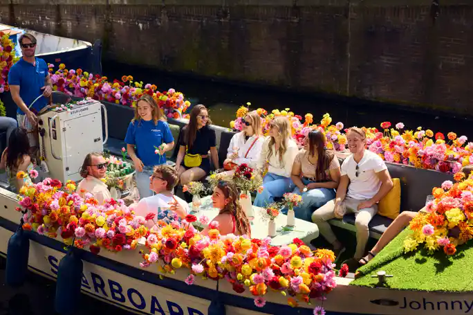 Sightseeing Cruise on a Luxury Flower Boat