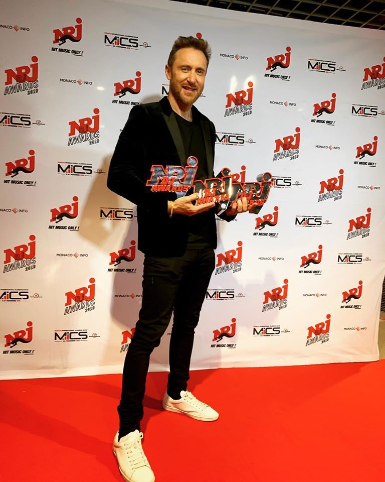DJ david guetta en la entrega de premios de djs nrj awards