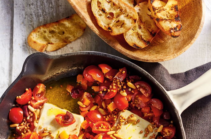 Feta chaude aux tomates et aux olives