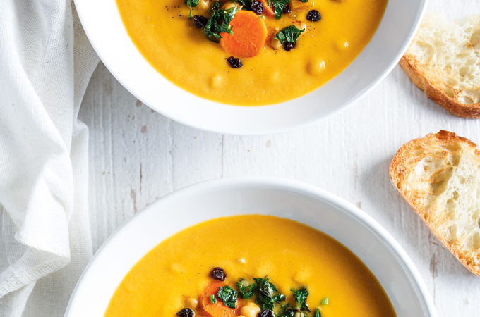 Soupe-repas aux légumes et aux pois chiches