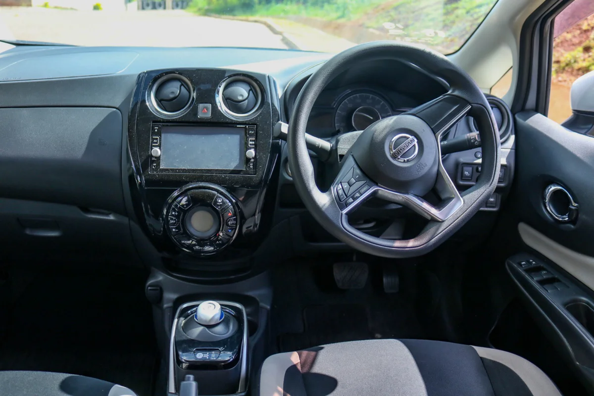 2016 Nissan Note ePower — Royal Max Motors — photo 5 of 11