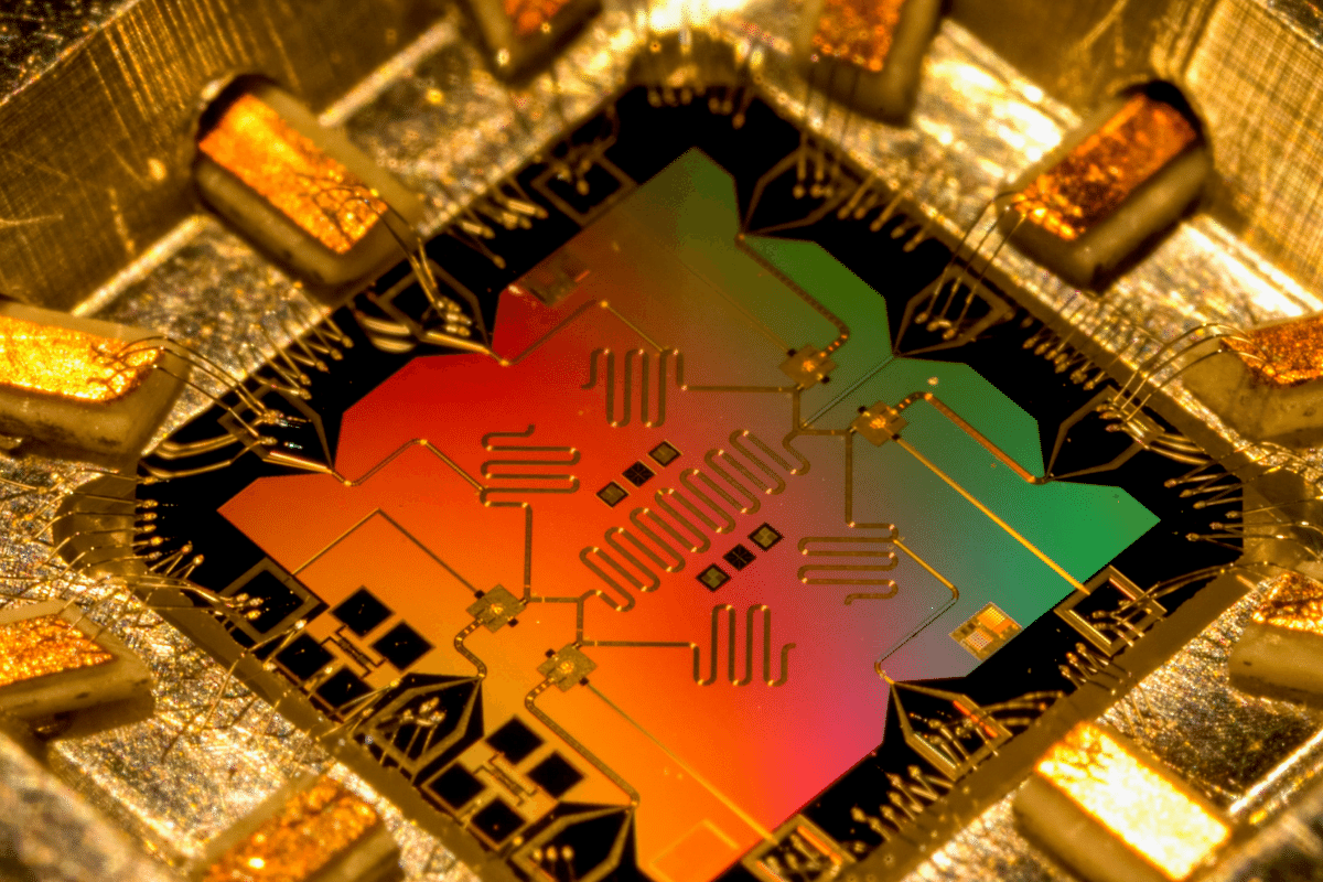 Quantum computer chip