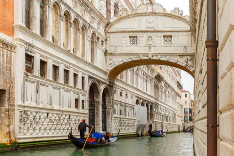 Timeless Waters: 30-Min Shared Gondola Ride with Optional Routes