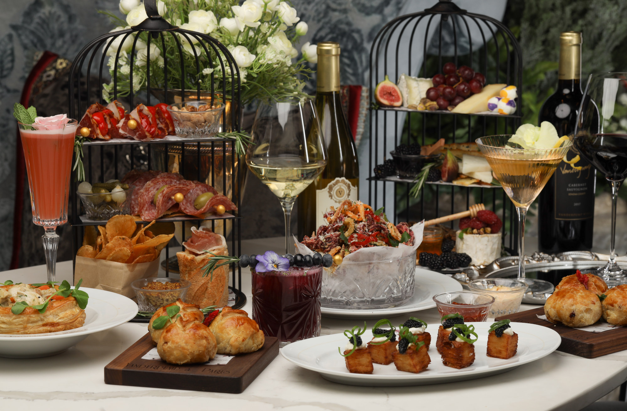 Vanderpump  Paris Uploaded on 2022-03-22