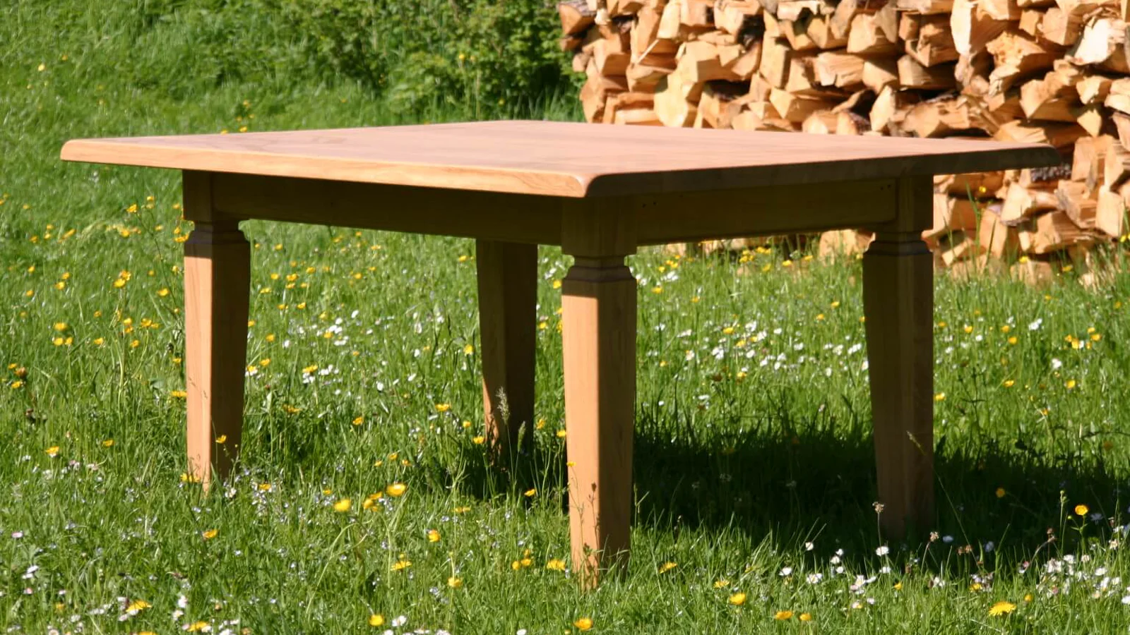 Wohnzimmertisch für rustikal eingerichtete Bauernstube