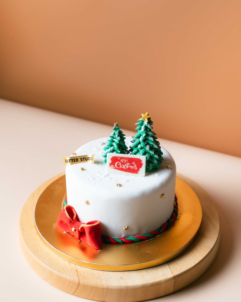 Winter Pines Christmas Cake