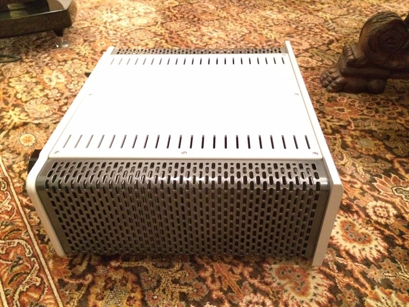 Boulder 860 Stereo Amp Mint condition!