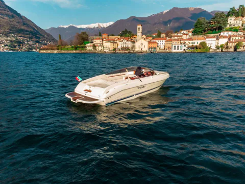 Lake Como Private Luxury Boat Tour with Captain & Prosecco
