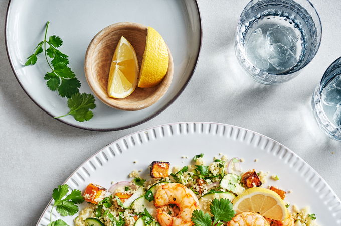Salade de crevettes et de patates douces à la friteuse à air chaud (<i>air fryer</i>)